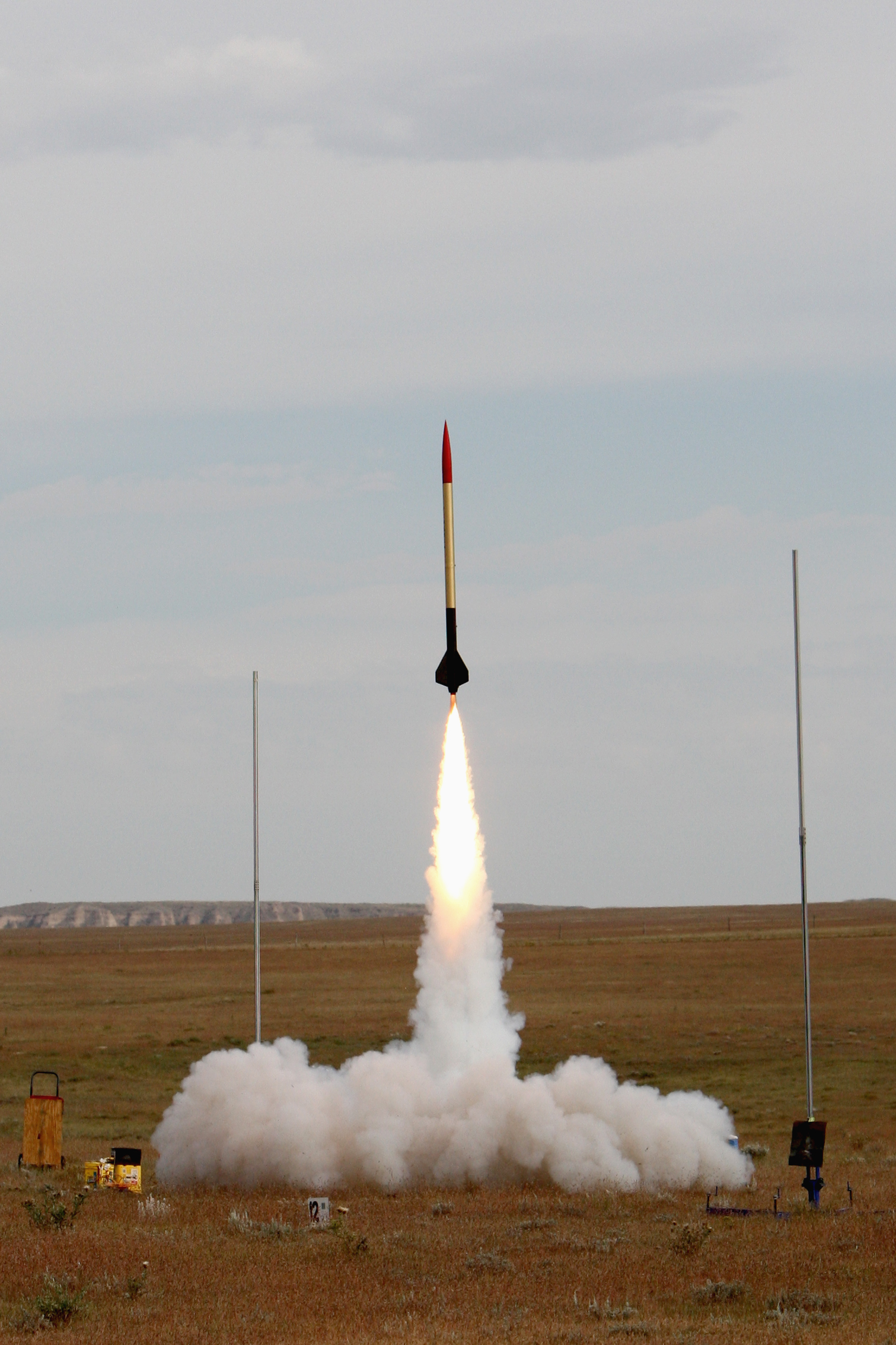rockets/projects/yikstik/launch-photos/NCR 10-4-08_BdaleGarby-YikstikL3Cert-M1297W_RL3_3667.jpg